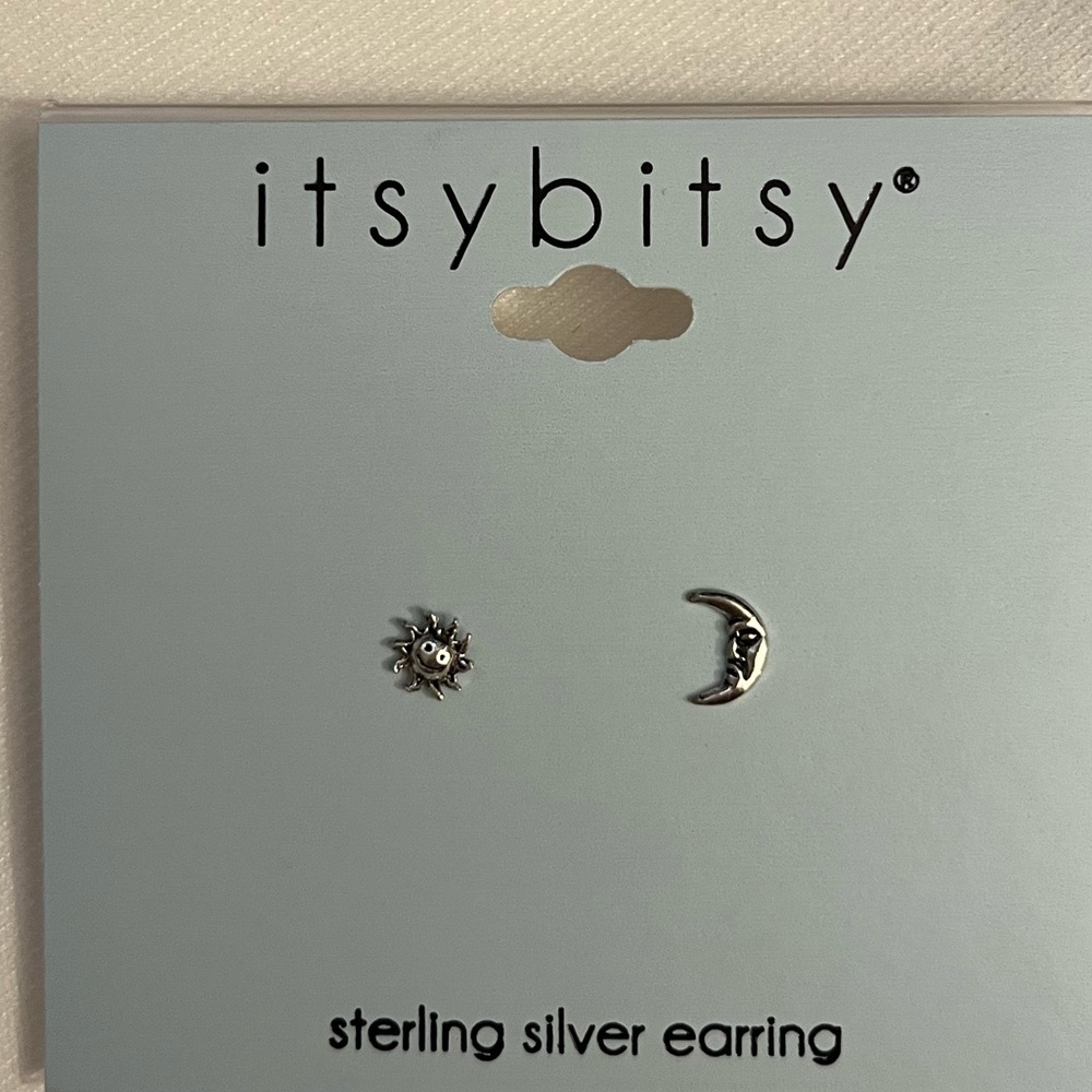 ☀️New☀️Asymmetrical Star & Moon Earrings☀️💫